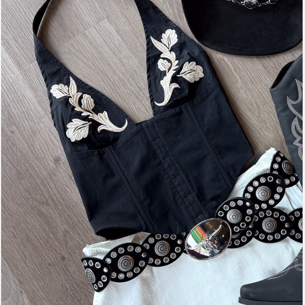 Black Embroidered Halter Crop Top - Unbranded